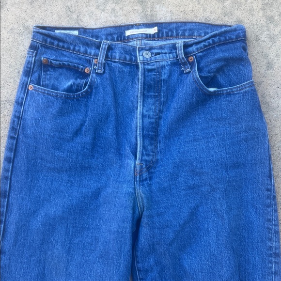 LEVI's Women's Ribcage Straight Button Fly Big 'E' Denim Blue Jeans Size 32 - Picture 2 of 9